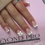 24Pcs Pink French Style Fake Press on Nails 3D Bowknot Designs Short Square