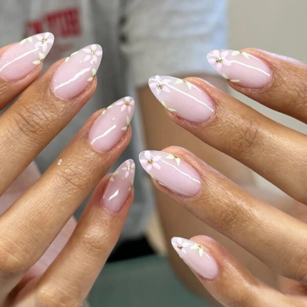 24pcs White Flower Fake Press on Nail Tips Yellow Pink Blush Full Cover Almond Shaped